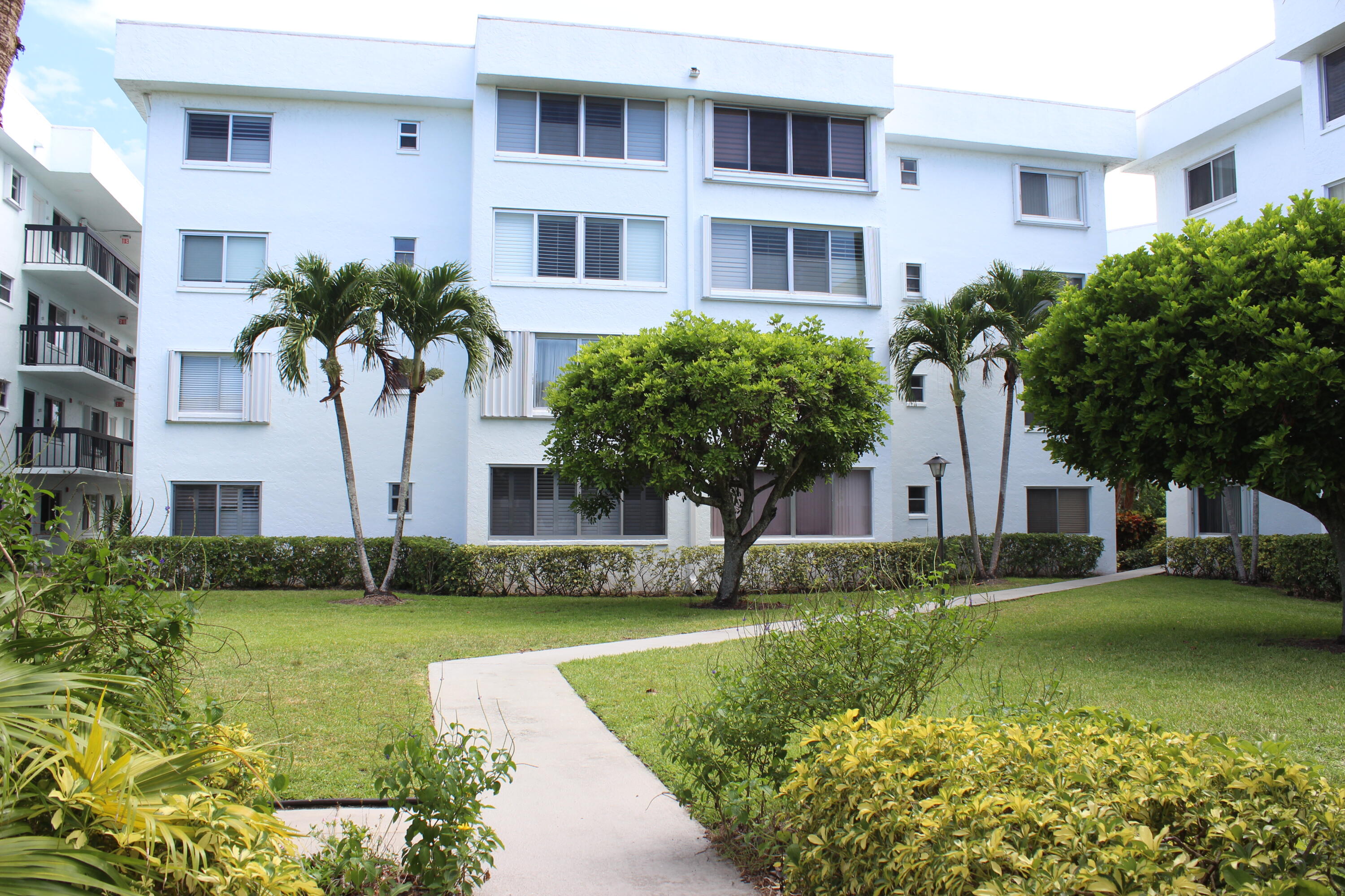 6698 N 10th Ave Avenue N 218, Lake Worth FL 33467