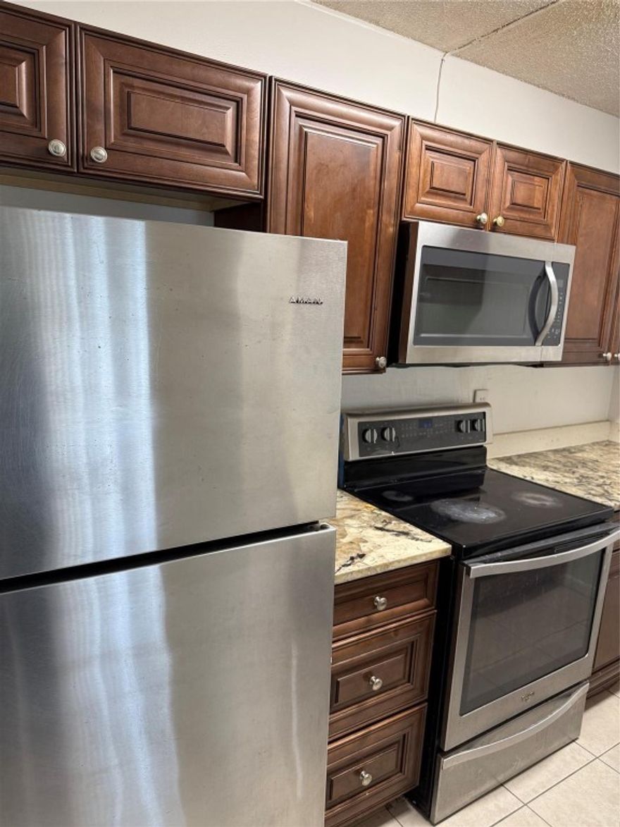 3/2 First floor unit with tile, freshly painted and a large screened in patio. Close to shopping and restaurants