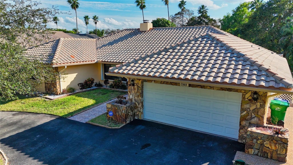 Photo of 11060 Lakeview Drive, Coral Springs, FL 33071 (MLS # F10541065)