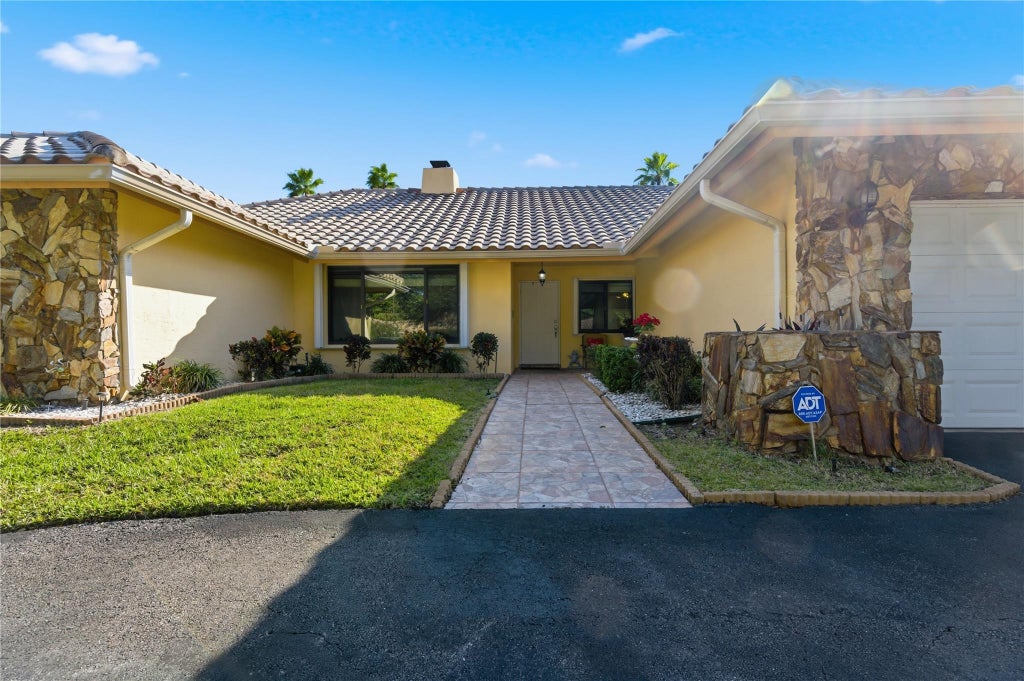 Photo of 11060 Lakeview Drive, Coral Springs, FL 33071 (MLS # F10541065)