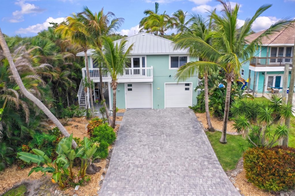 Photo of 413 Hernando Street, Fort Pierce, FL 34949 (MLS # B26017105)