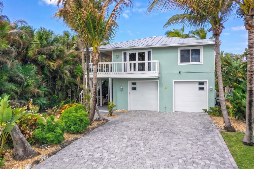 Photo of 413 Hernando Street, Fort Pierce, FL 34949 (MLS # B26017105)