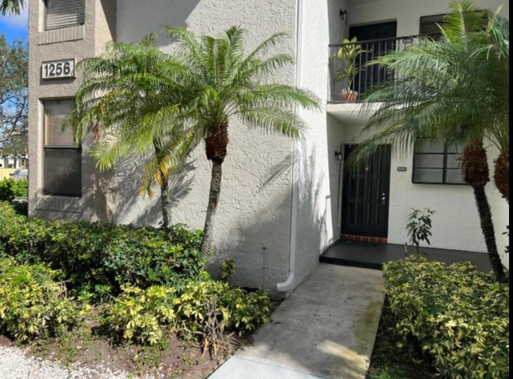 VILLAS AT MEADOW LAKES CONDO - Residential