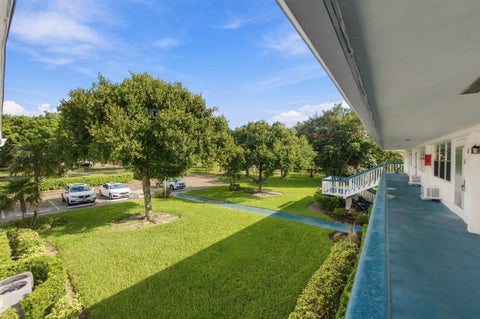 Photo of 62 OAKRIDGE E #62, Deerfield Beach, FL 33442 (MLS # B26089917)