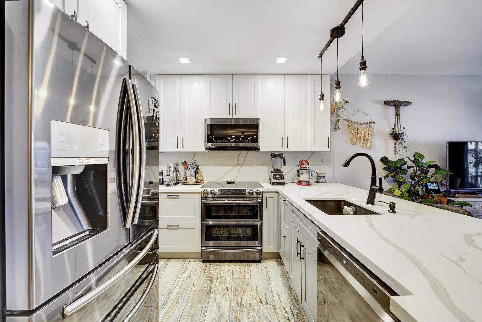 BOCA PALMS CONDO TR B - Residential