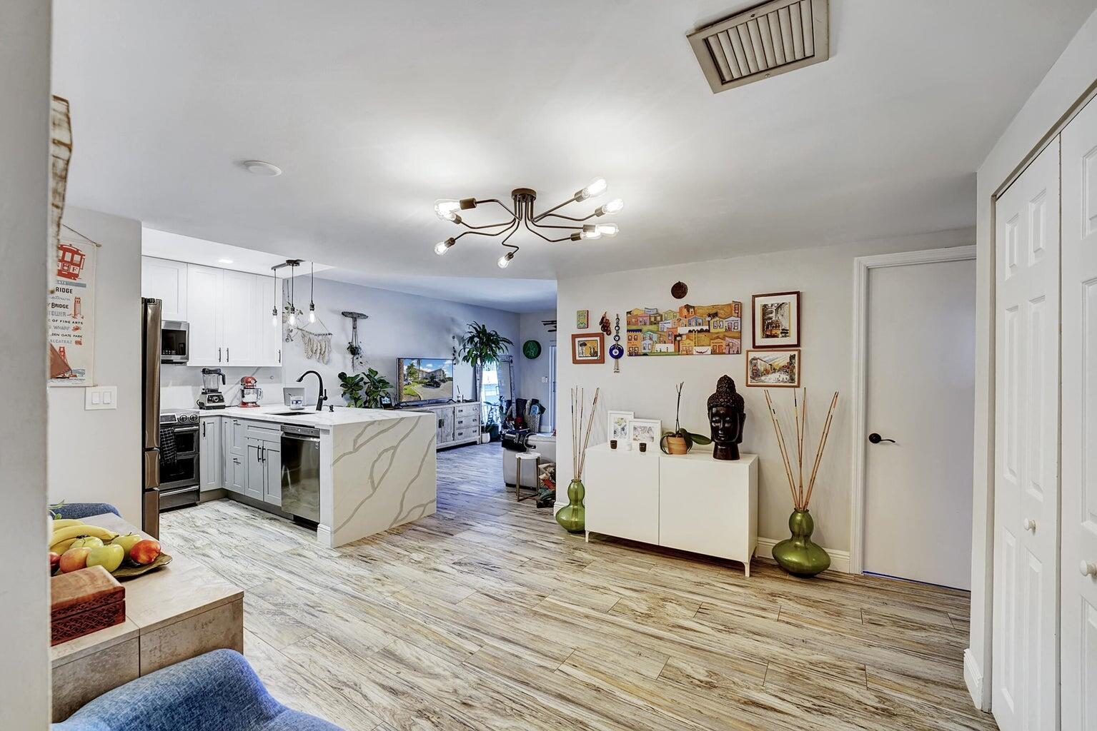 BOCA PALMS CONDO TR B - Residential