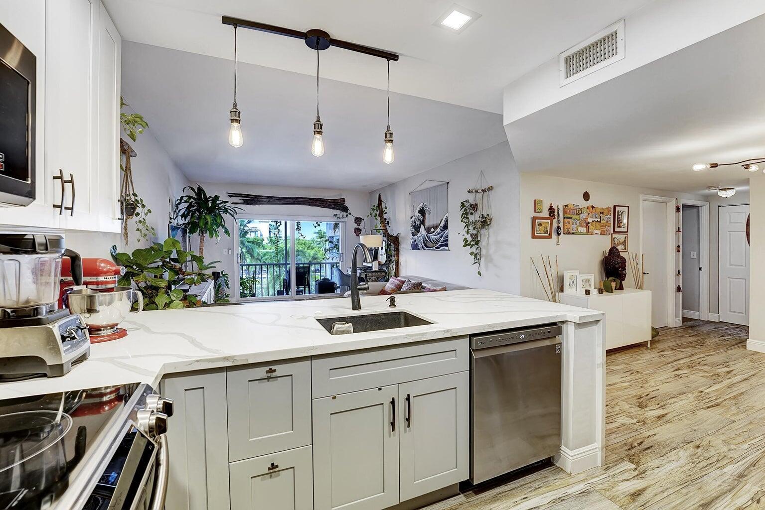 BOCA PALMS CONDO TR B - Residential