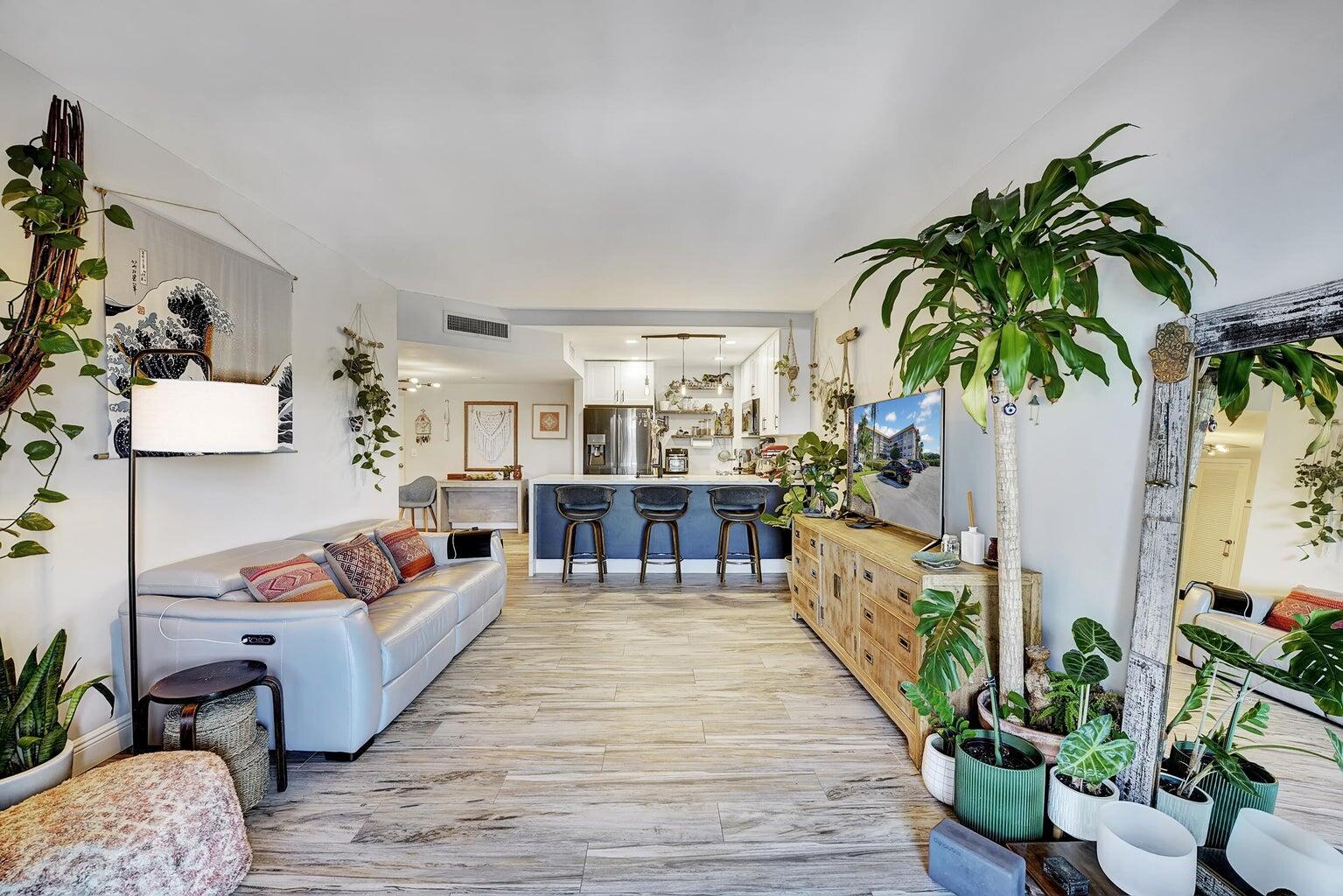 BOCA PALMS CONDO TR B - Residential