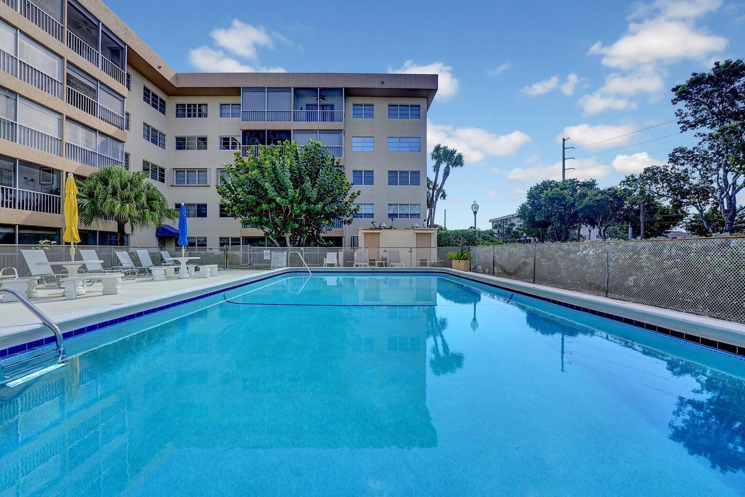 BOCA PALMS CONDO TR B - Residential