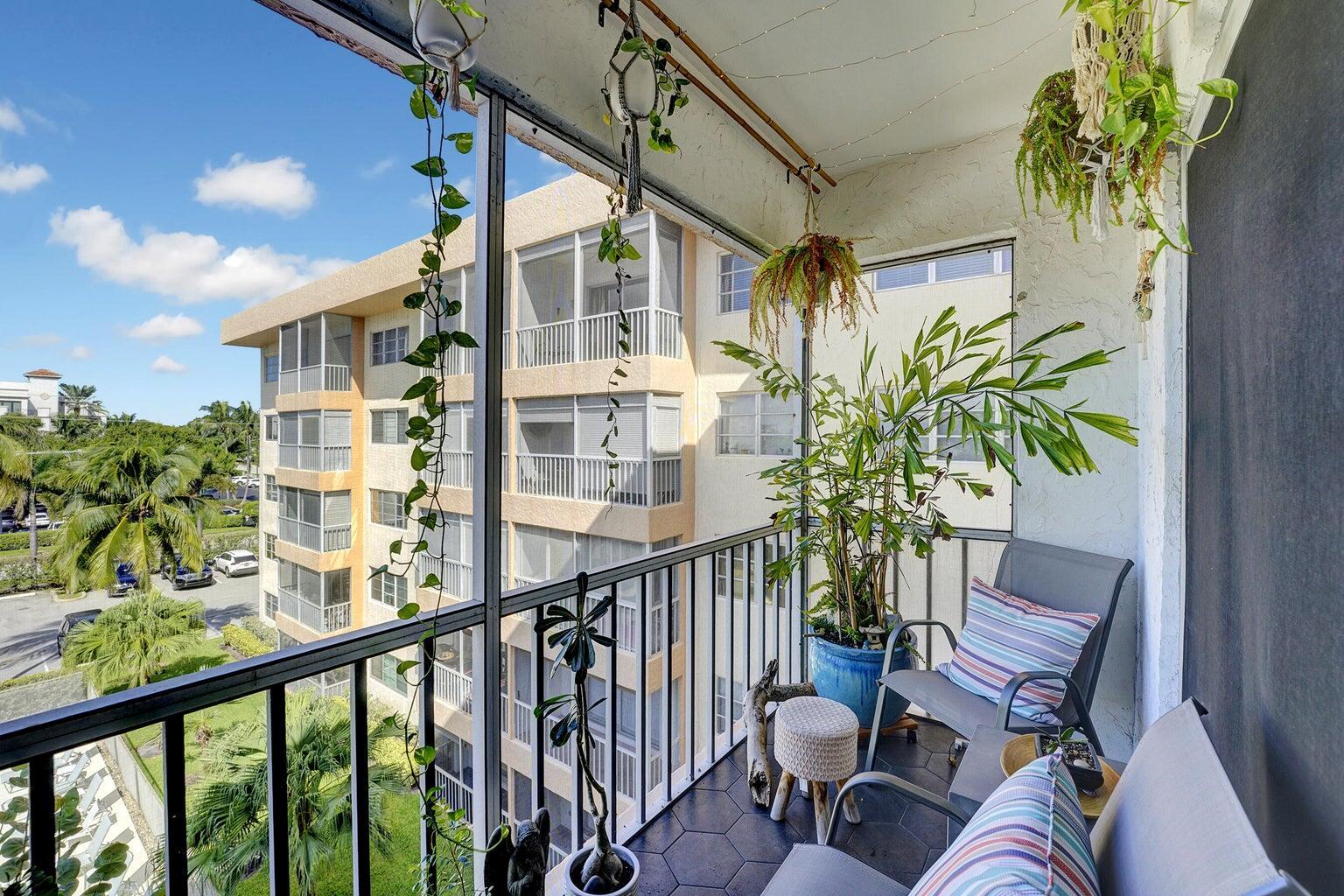 BOCA PALMS CONDO TR B - Residential