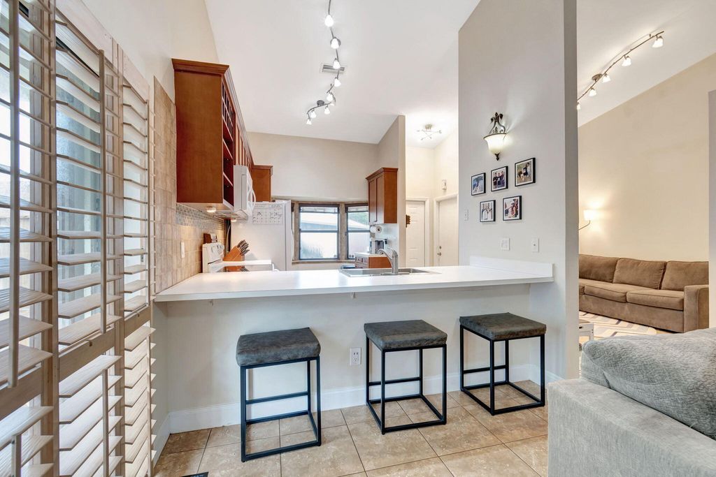 Photo of 11 Verwood Way, Boynton Beach, FL 33426 (MLS # R11012921)
