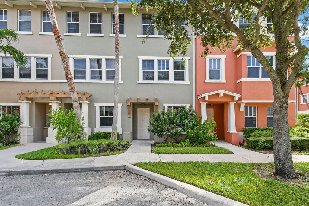 Photo of 433 Amador Lane #5, West Palm Beach, FL 33401 (MLS # R11155940)