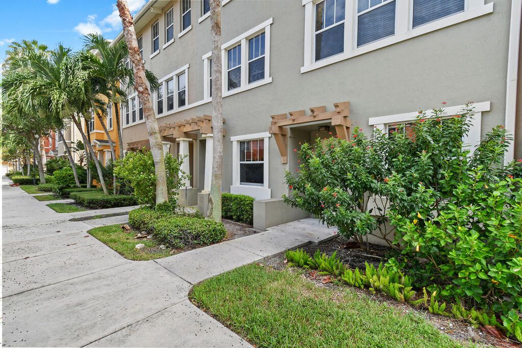 Photo of 433 Amador Lane #5, West Palm Beach, FL 33401 (MLS # R11155940)