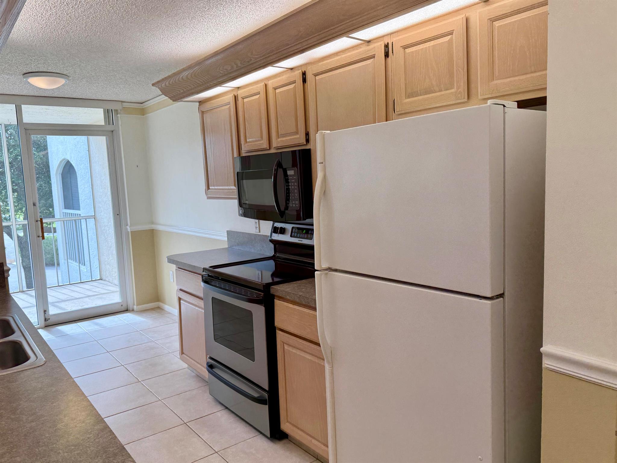 HALF MOON BAY CONDO - Residential Lease