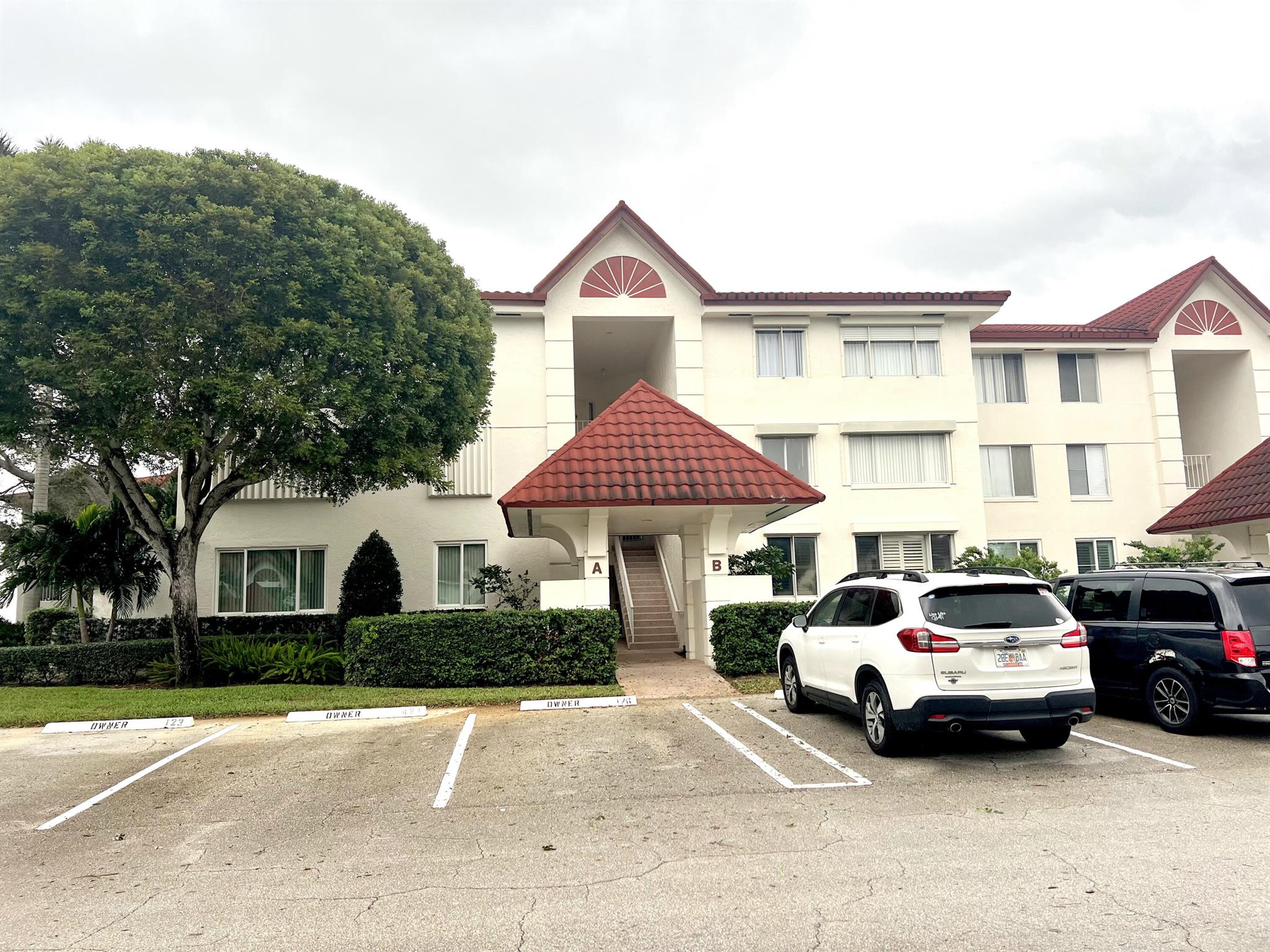 104 Half Moon Circle B2