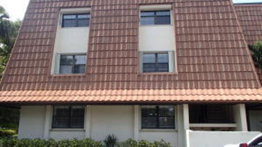 AMAZING VIEW!!!! WAKE UP TO PARADISE EVERY MORNING OVERLOOKING ST LUCIE RIVER!!!! ENJOY TENNIS, SHUFFLEBOARD, AND BOATING.  THIS RARE END UNIT IS BEAUTIFUL FRESHLY PAINTED,NEW CARPET  AND NEW LIGHT FIXTURES.  QUICK ANSWERS!!! ALL SIZES AND MEASUREMENTS ARE APPROXIMATE, BUYER TO VERIFY EXPOSURE