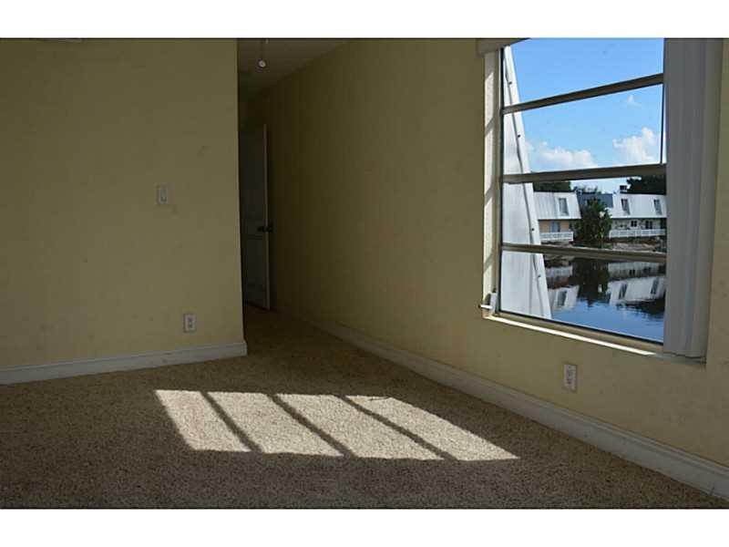 KIMBERLY LAKE VILLAS - Residential