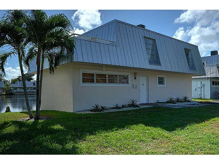 OAKLAND PARK IS BOOMING!  BUY NOW!  RARELY AVAILABLE - 3 BED, 3 FULL BATH, COMMUNITY POOL AND CLUBHOUSE, STEPS TO FUNKY BUDDHA AND DOWNTOWN OAKLAND PARK'S CULINARY ARTS DISTRICT.  MINUTES TO WILTON MANORS, DOWNTOWN FT. LAUDERDALE, AND THE BEACH. THIS BEAU TIFUL HOME IS TASTEFULLY UPDATED AND MOVE-IN READY.  WATER VIEWS FROM EVERY ROOM, EXPANSIVE WATERFRONT BALCONY THAT RUNS THE ENTIRE LENGTH OF THE HOME, AND A HUGE ROOFTOP TERRACE TO ENJOY GORGEOUS SOUTH FLORIDA SUNSETS.  THIS IS THE BEST VALUE AROUND!!!