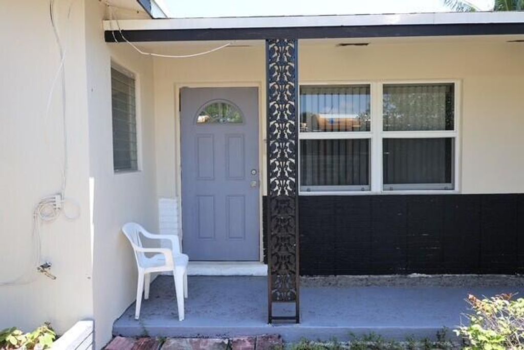 Photo of 1454 NE 2nd Court, Boca Raton, FL 33432 (MLS # R11090939)