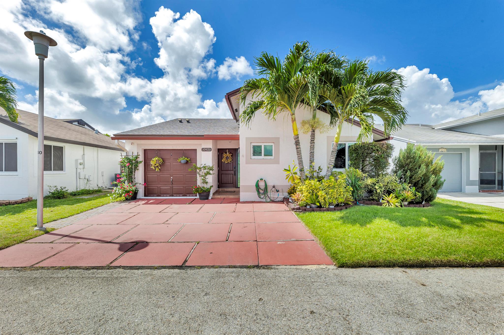 PEMBROKE LAKES SOUTH - Residential