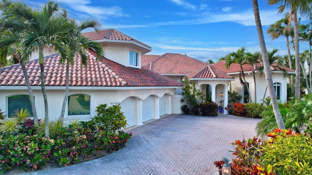 Photo of 2995 SE Dune Drive, Stuart, FL 34996 (MLS # R11051454)