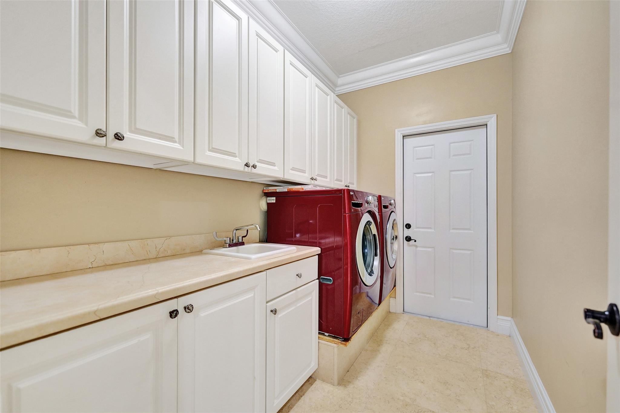 Kensington 146-39 B - Residential