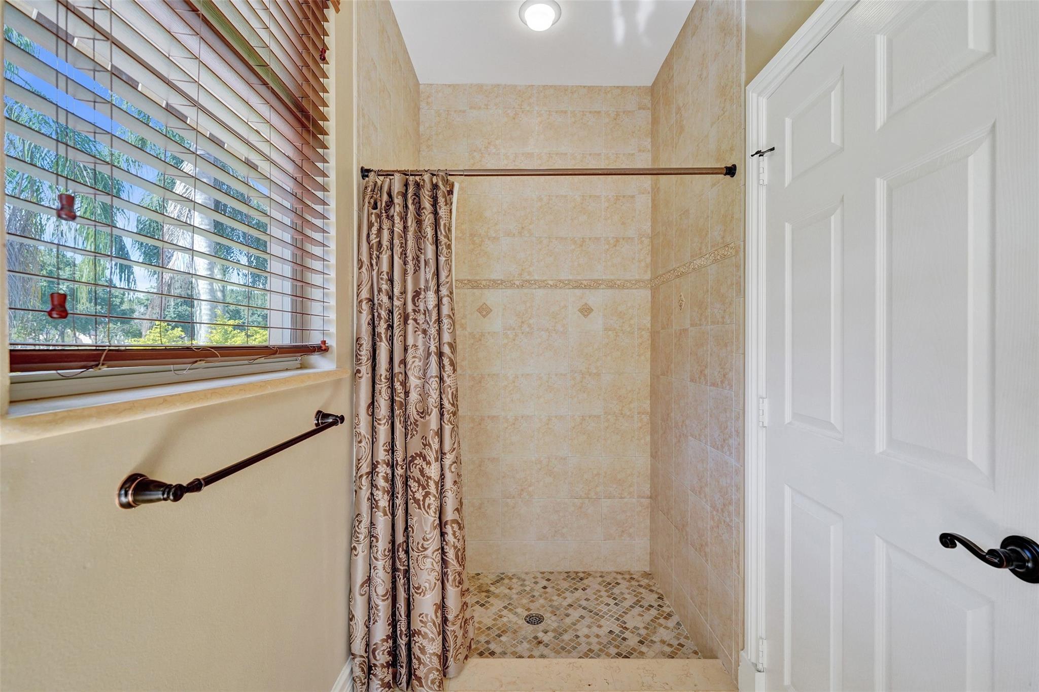 Kensington 146-39 B - Residential