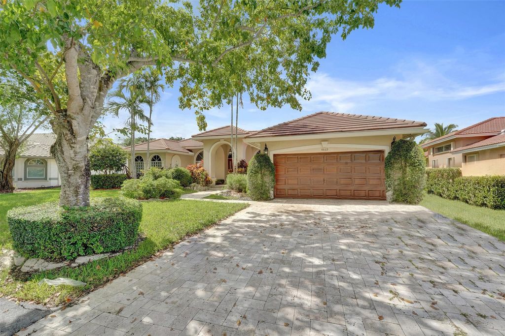 Photo of 4869 Kensington Circle, Coral Springs, FL 33076 (MLS # F10527505)