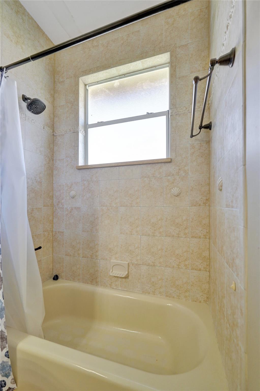 Kensington 146-39 B - Residential