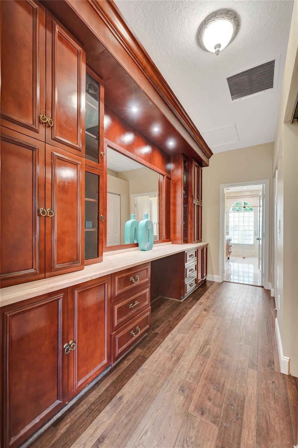 Kensington 146-39 B - Residential
