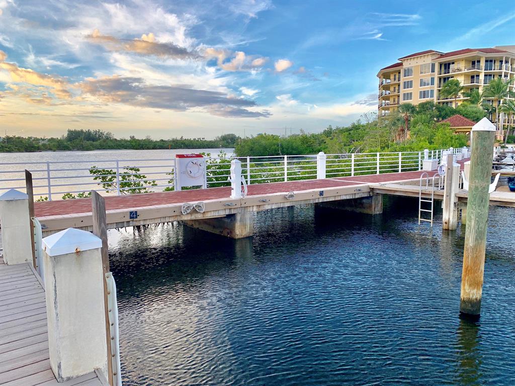 JUPITER YACHT CLUB MARINA - Land
