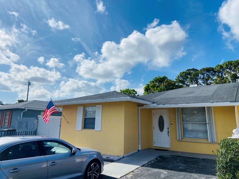 5268 Cannon Way E West Palm Beach FL 33415