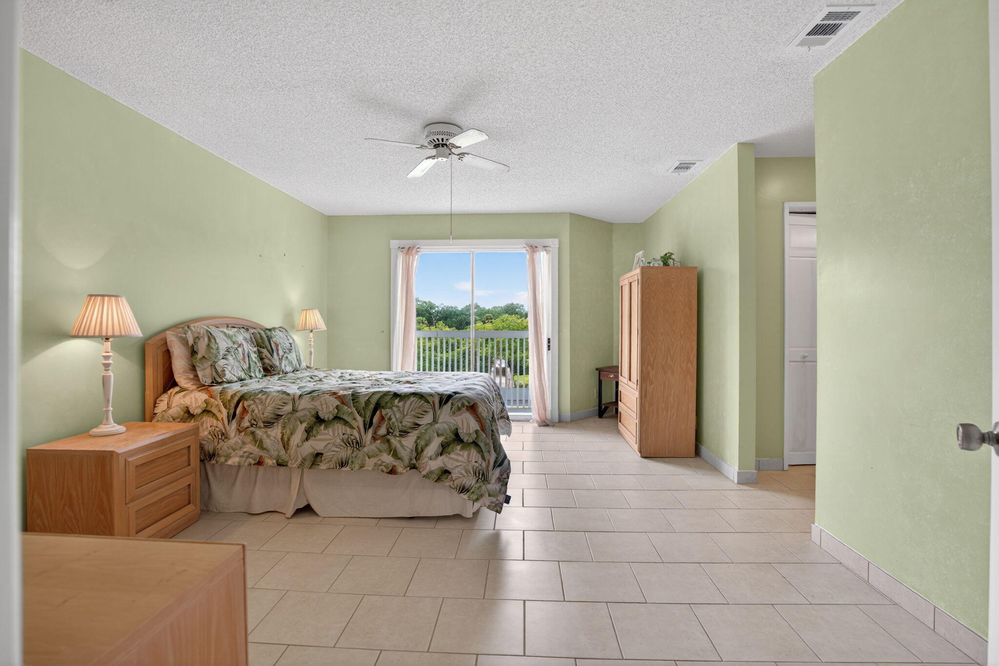 RIVERWALK 2 - Residential