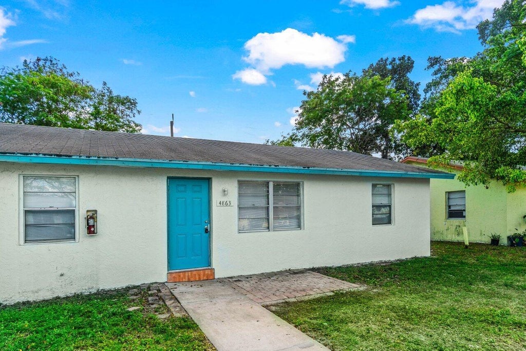 Photo of 4863 Gulfstream Road, Lake Worth, FL 33460 (MLS # B26056997)
