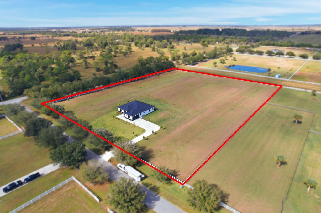 Photo of 18202 Bridle Way, Port Saint Lucie, FL 34987 (MLS # R11060567)