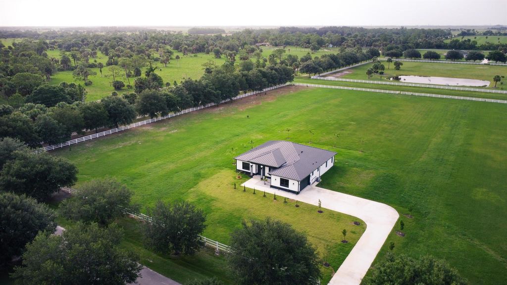 Photo of 18202 Bridle Way, Port Saint Lucie, FL 34987 (MLS # R11060567)