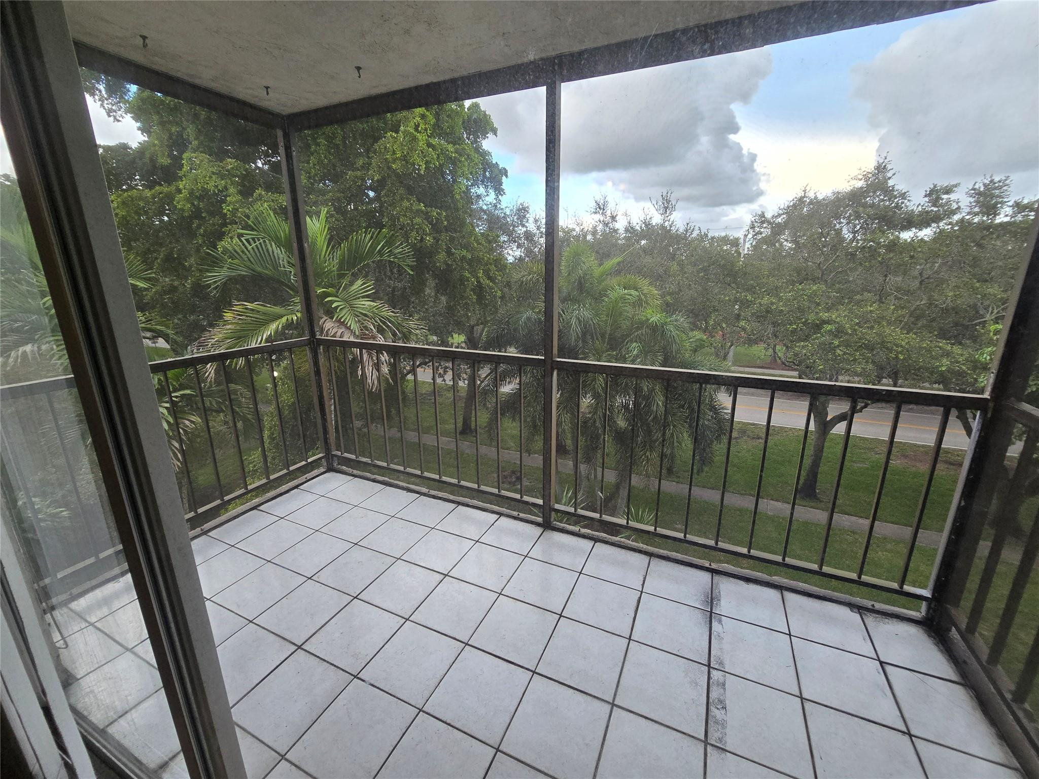 OMEGA CONDO NO 1 - Residential