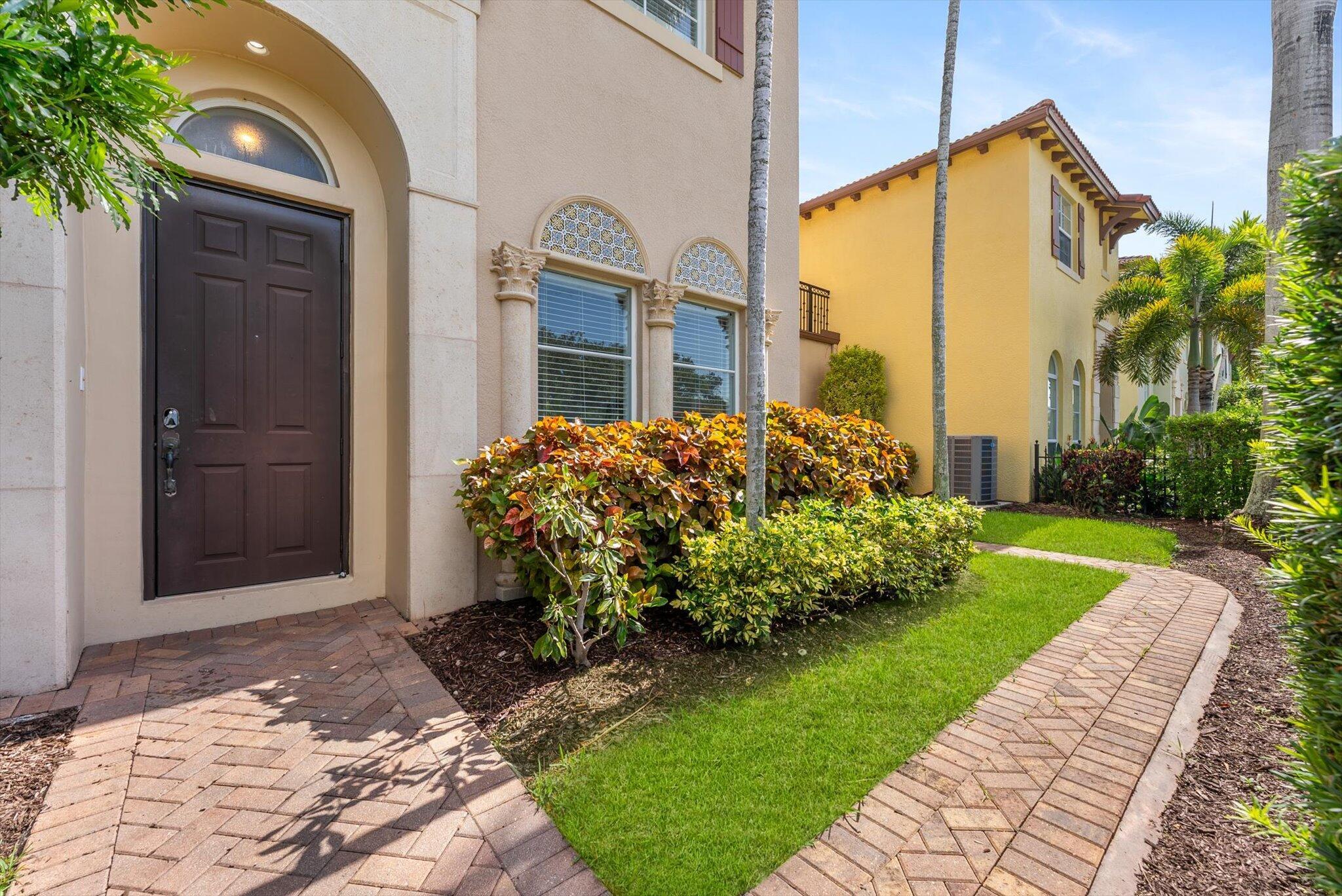 106 Via Floresta Drive