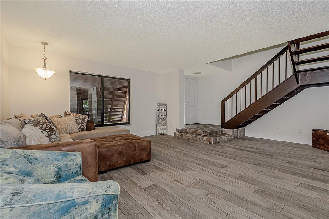 1381 East Golfview Dr