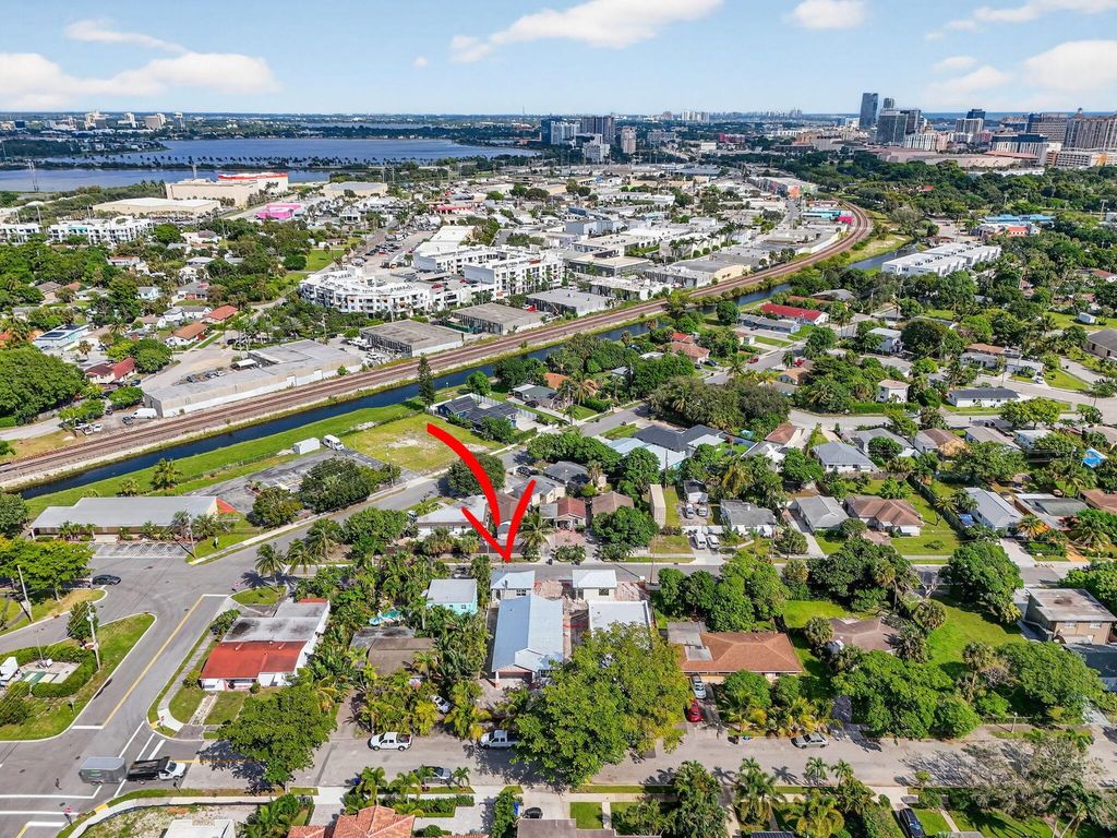 Photo of 1017 Ardmore Road, West Palm Beach, FL 33401 (MLS # R11133916)
