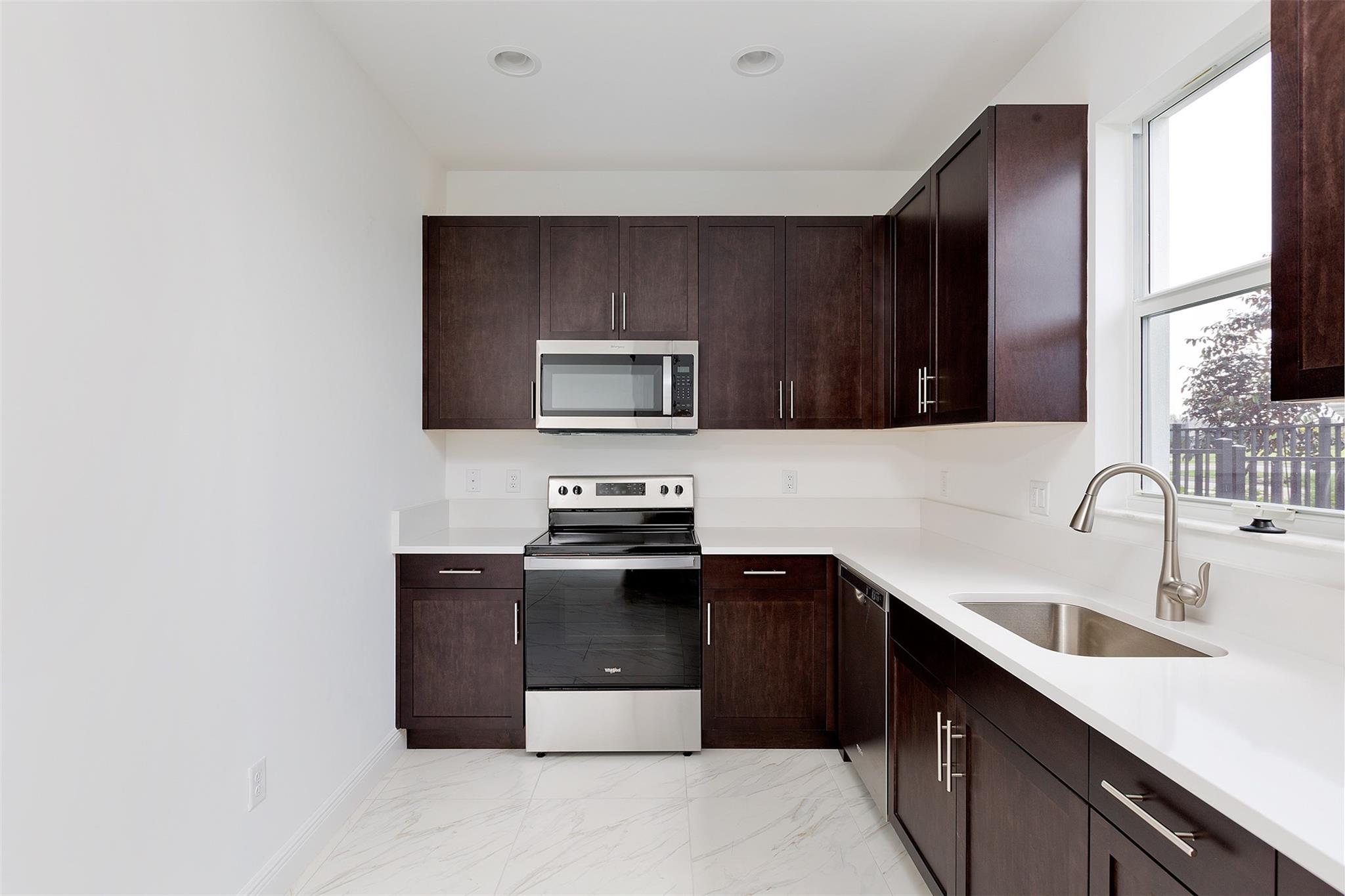 IN THE PINES - Residential Lease