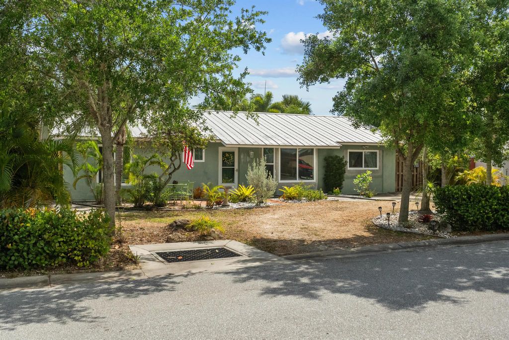 Photo of 8711 SE Eagle Avenue, Hobe Sound, FL 33455 (MLS # R10974595)
