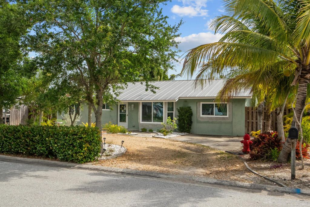 Photo of 8711 SE Eagle Avenue, Hobe Sound, FL 33455 (MLS # R10974595)