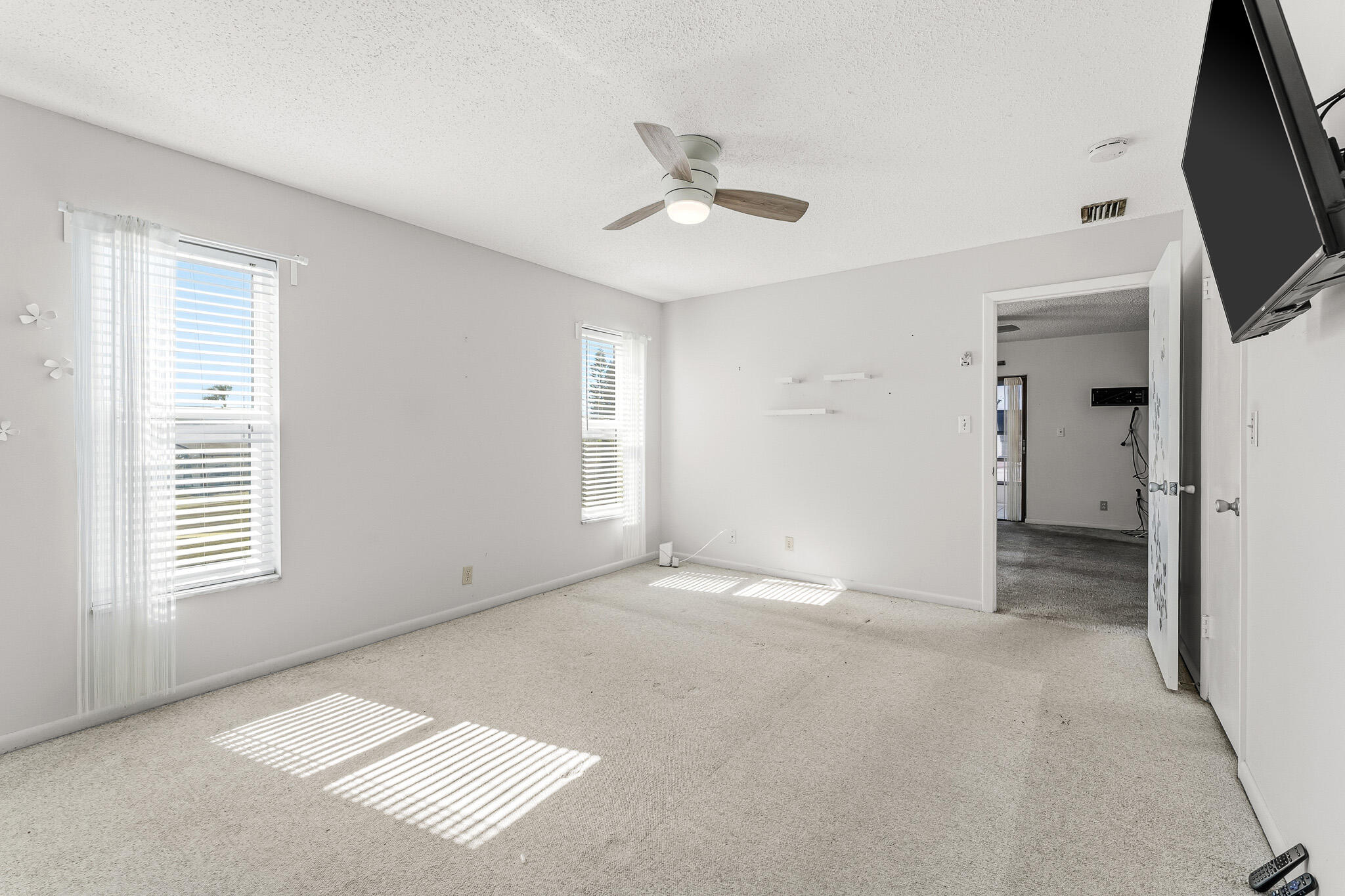 TWIN LAKES SOUTH & TOWN VILLAS CONDO - Residential