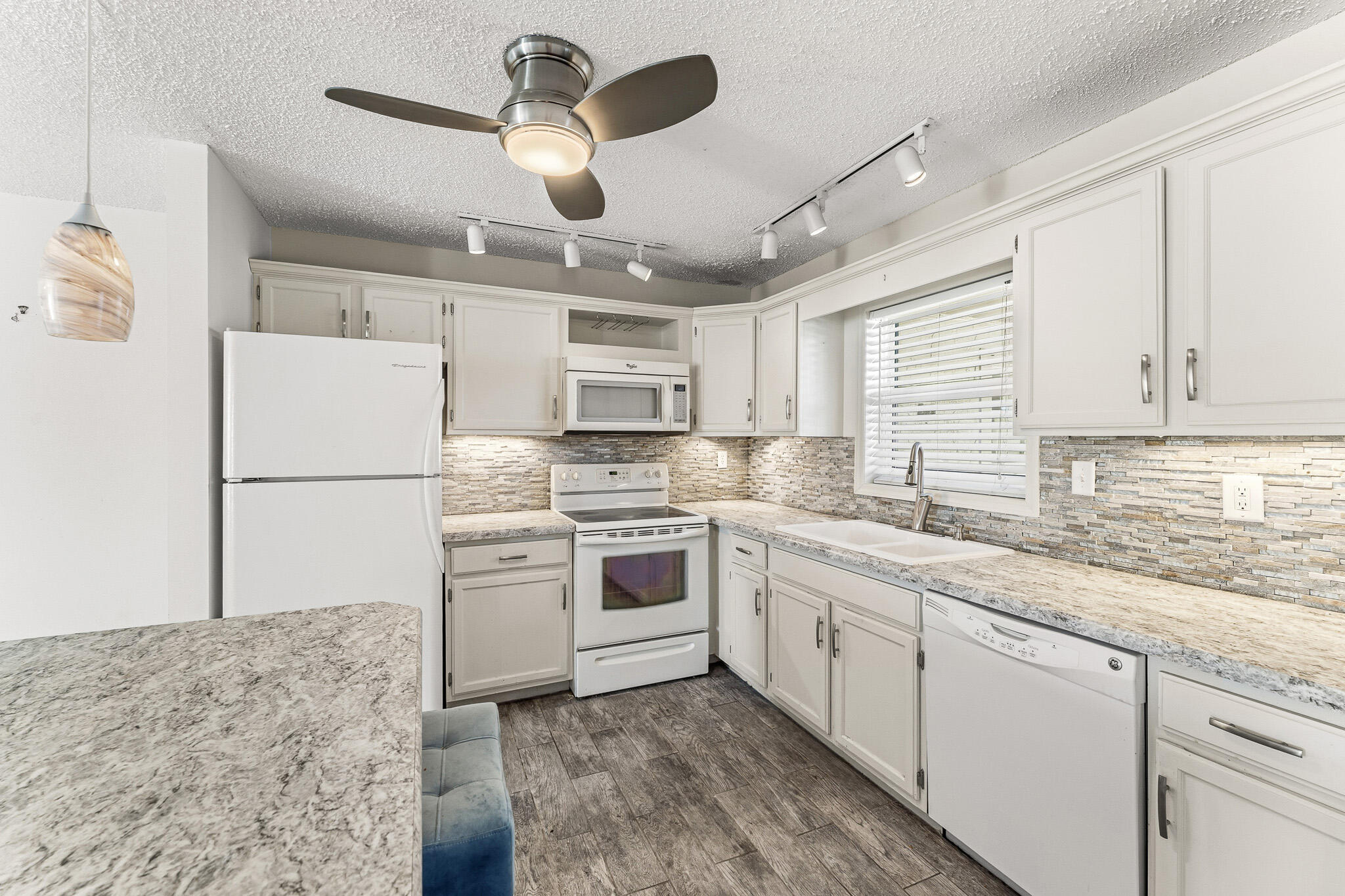 TWIN LAKES SOUTH & TOWN VILLAS CONDO - Residential