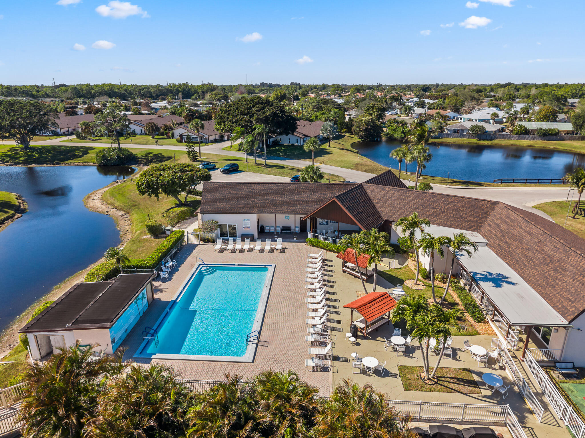 TWIN LAKES SOUTH & TOWN VILLAS CONDO - Residential