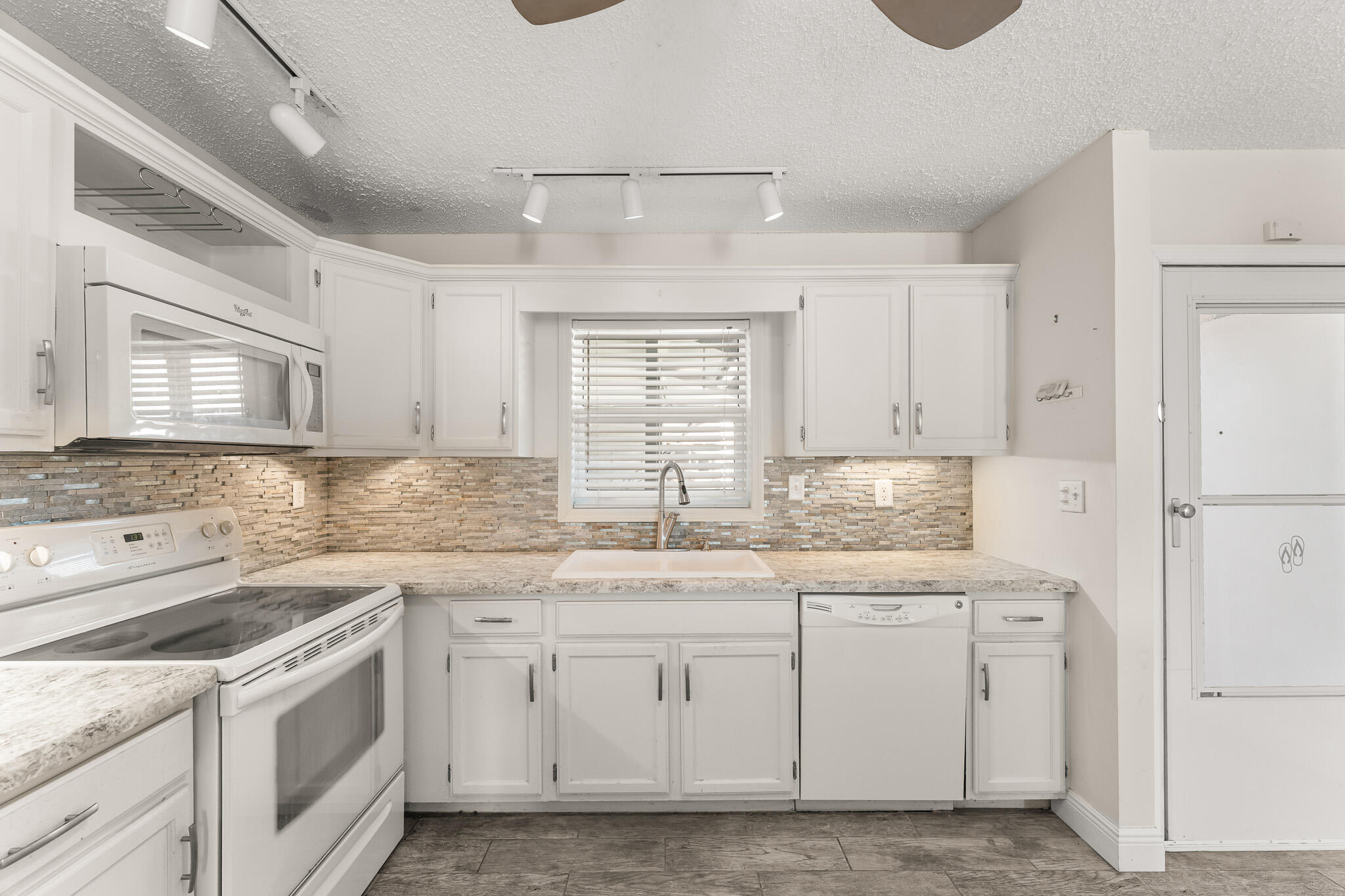 TWIN LAKES SOUTH & TOWN VILLAS CONDO - Residential