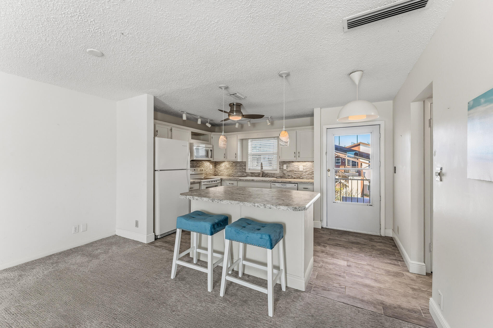 TWIN LAKES SOUTH & TOWN VILLAS CONDO - Residential