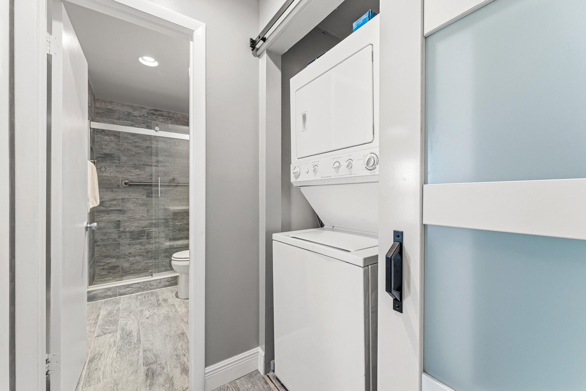 TWIN LAKES SOUTH & TOWN VILLAS CONDO - Residential