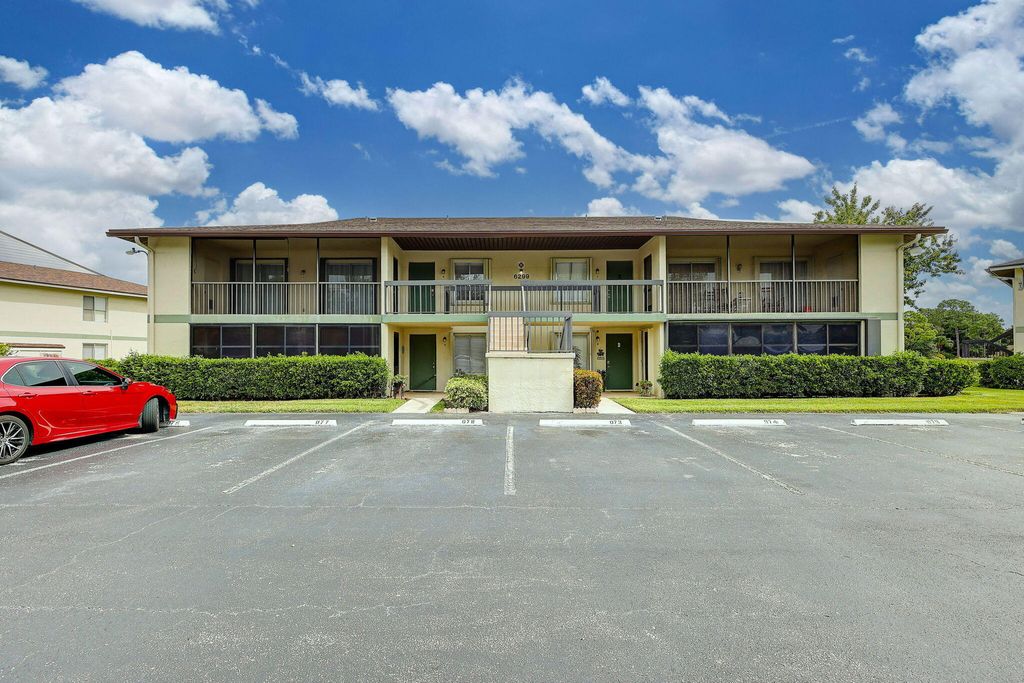 Photo of 6299 Chasewood Drive #G, Jupiter, FL 33458 (MLS # B26024628)